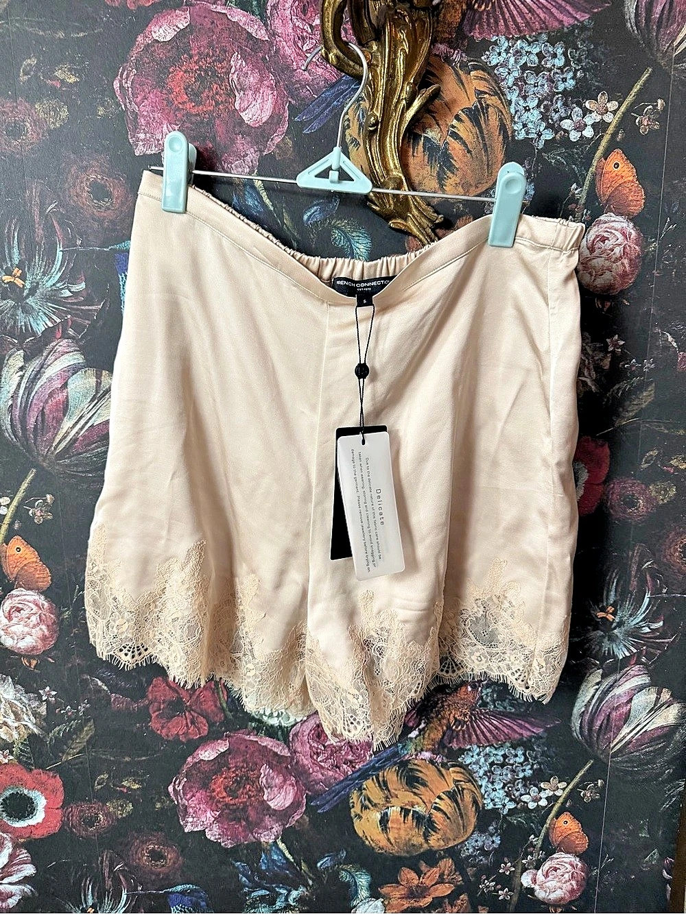 French Connection Ennis Satin Lace Pull On Shorts Lace Trim Shorts in Pink NWT
